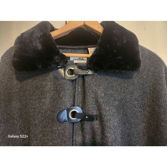 019 Le Moda cape with faux fur collar - Picture 10 of 11